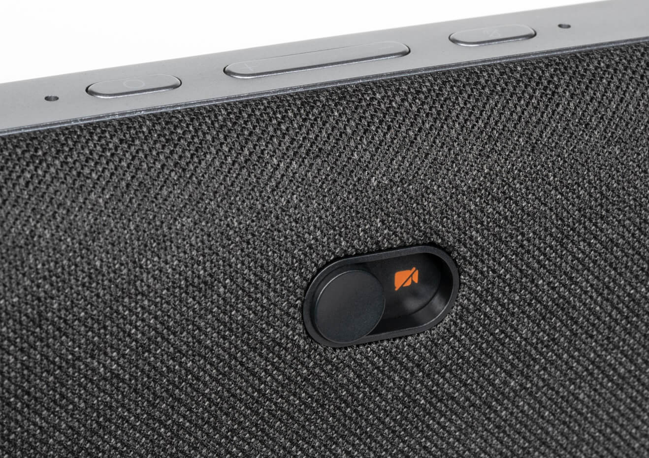 Что умеет Умный дисплей Xiaomi с Алисой. С помощью этого переключателя можно скрыть камеру и не переживать, что за вами подсматривают. За фото спасибо коллегам из ixbt.com. Фото.