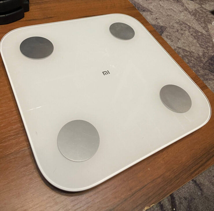 Умные весы Xiaomi. Помимо большого количества полезных функций, весы еще и неплохо выглядят. Умные весы Xiaomi. Помимо большого количества полезных функций, весы еще и неплохо выглядят. Фото.