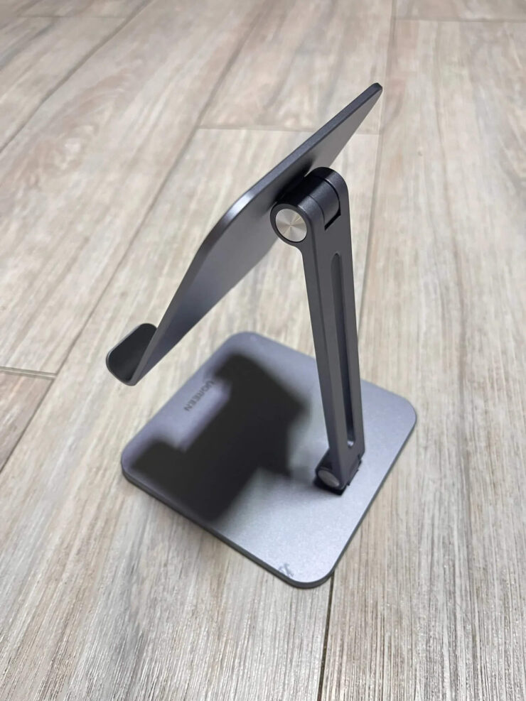 Настольная подставка для планшета. Вариантов подставок у продавца великое множество. Фото.