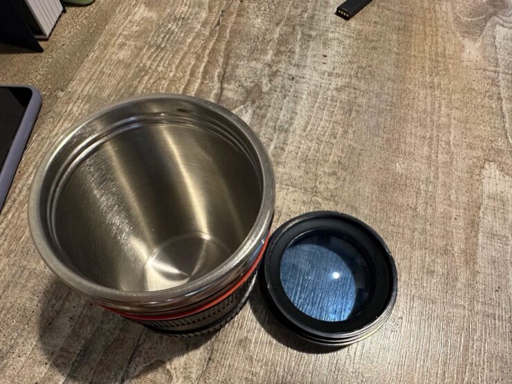 Кружка объектив Canon. Кружка-объектив поможет сохранить ваши напитки горячими. Кружка объектив Canon. Кружка-объектив поможет сохранить ваши напитки горячими. Фото.