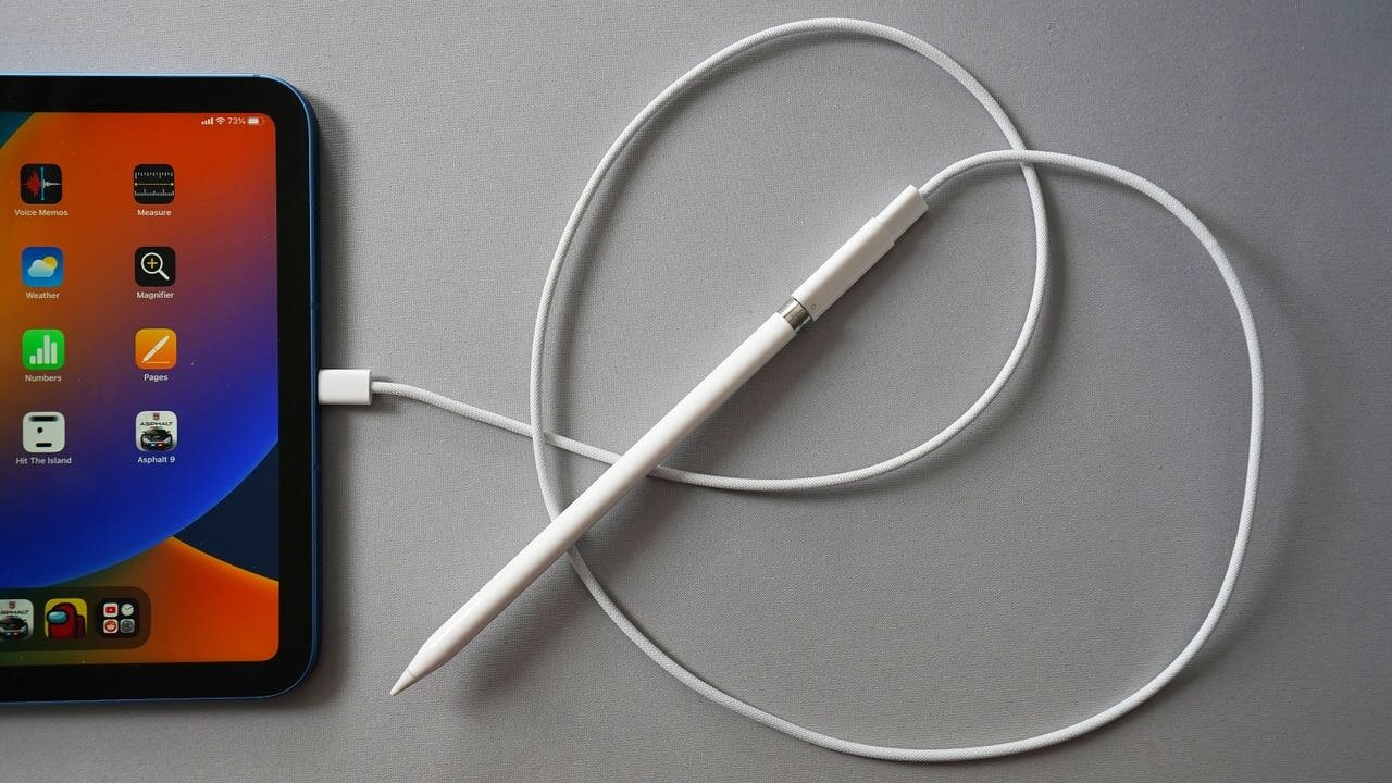 Для чего нужен Apple Pencil. Заряжать Apple Pencil 1 с iPad 10 придется через переходник. Источник: zdnet.com. Фото.