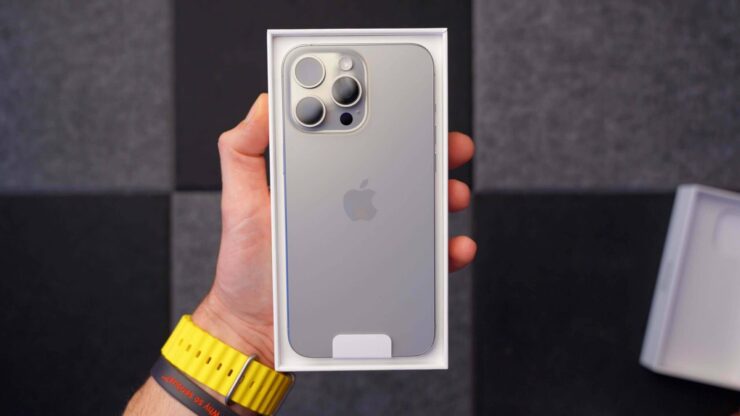 Сколько стоит iPhone 15 Pro в России. Сложно представить, но iPhone 15 Pro стоит столько же, сколько и iPhone 14 Pro. Источник: Mark Ellis Reviews. Фото.