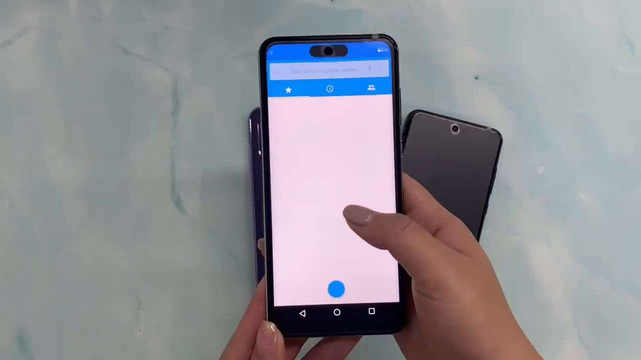 Смартфон i15 Pro Max 1 ТБ. Оцените, как обыграли Dynamic Island. Обычная фронталка по центру и черная область вокруг. Фото.