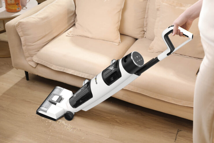 С таким пылесосом вы легко наведете порядок во всем доме. Фото.