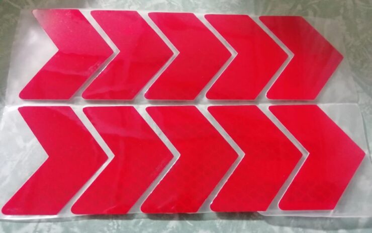 Светоотражающие наклейки на портфель. Благодаря таким наклейкам автомобилистам будет видно и вас, и вашего ребёнка, и даже ваше авто. Светоотражающие наклейки на портфель. Благодаря таким наклейкам автомобилистам будет видно и вас, и вашего ребёнка, и даже ваше авто. Фото.