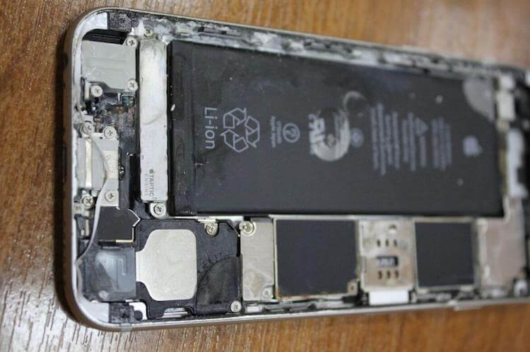 Что делать, если iPhone 11 упал в воду?