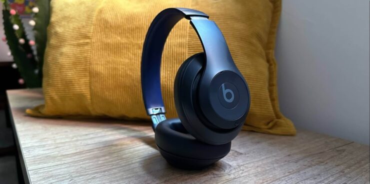 Сколько стоят беспроводные наушники. Beats Studio Pro выглядят намного надежнее AirPods Max. Источник: techwar.gr. Фото.