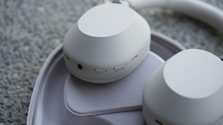 Сколько стоят беспроводные наушники. В последней модели своих накладных наушников Sony хорошо поработала над дизайном. Источник: zdnet.com. Фото.