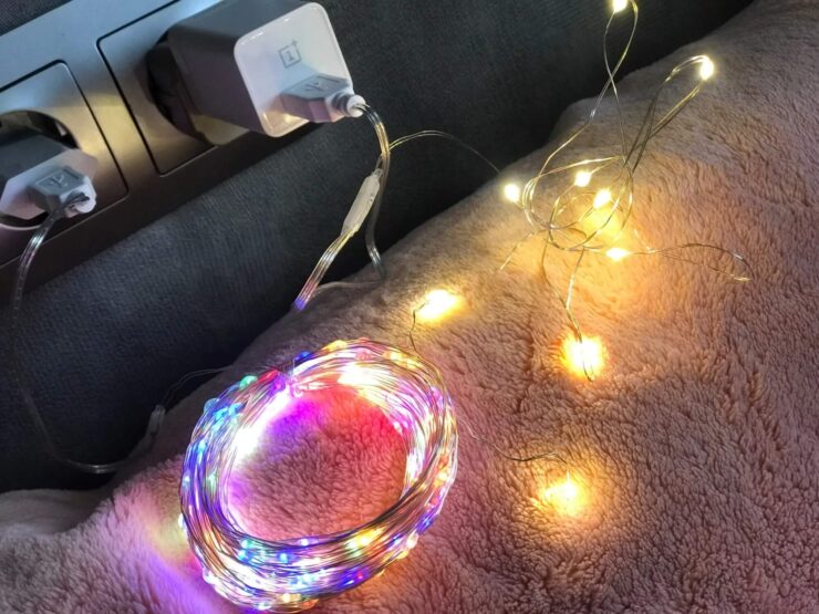 Гирлянда электрическая на елку. Гирлянда светится очень ярко. Гирлянда электрическая на елку. Гирлянда светится очень ярко. Фото.