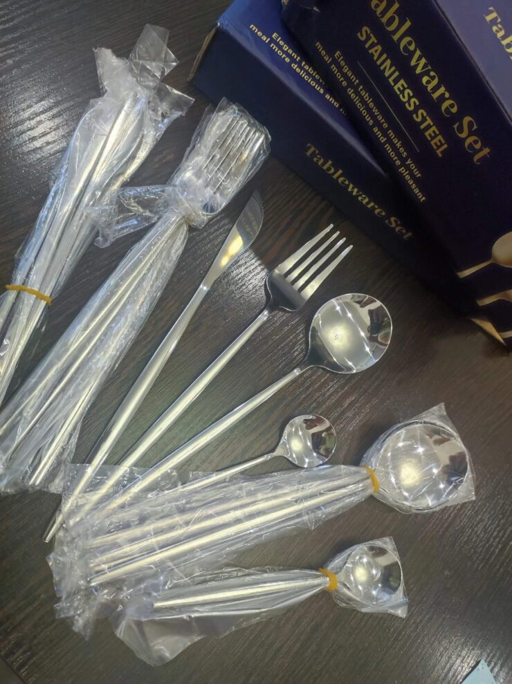 Набор столовых приборов 24 предмета. Длинная ручка делает внешний вид намного интереснее. Набор столовых приборов 24 предмета. Длинная ручка делает внешний вид намного интереснее. Фото.