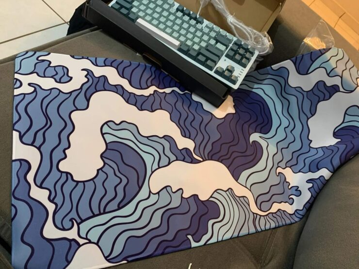Большой коврик для мыши. Таким ковриком вы сможете застелить весь стол. Большой коврик для мыши. Таким ковриком вы сможете застелить весь стол. Фото.
