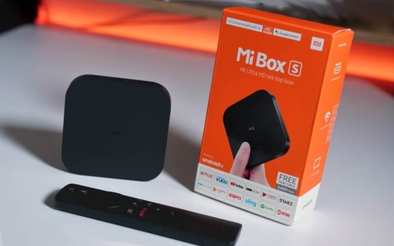 Xiaomi Mi TV Box S — смарт приставка Сяоми. Отдаленно Mi Box напоминает Apple TV. Изображение: 4soldo.ru. Фото.