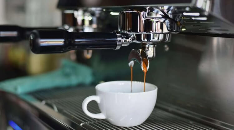 ТОП-3 лучших кофемашины для дома со скидкой, которые нужно успеть купить на распродаже OZON. Фото.