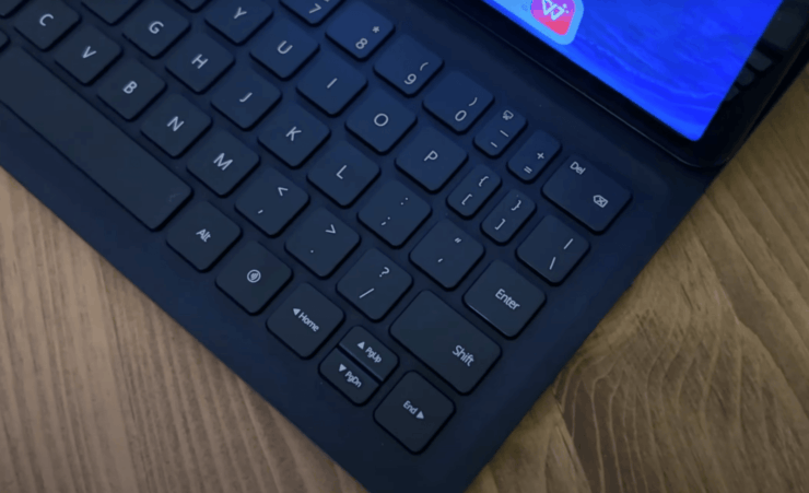 Какой планшет купить вместо iPad. Профессиональный планшет обязательно должен быть с клавиатурой. Тут она идет в комплекте. Фото.