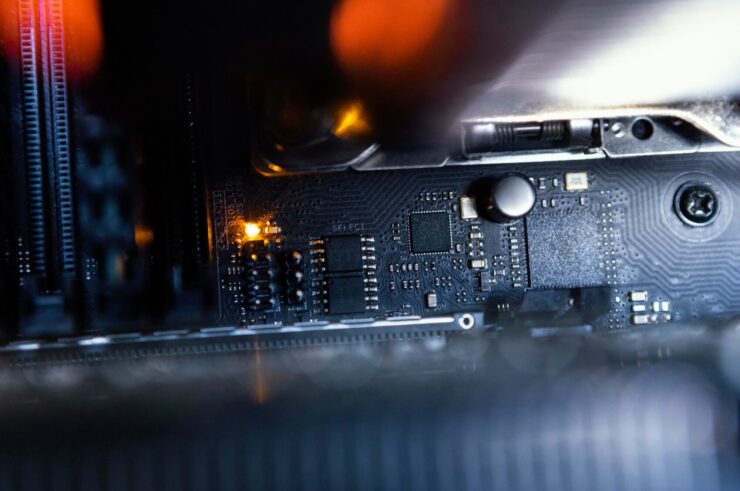 Приложение расходует много памяти на Mac. На современных Mac нельзя нарастить оперативку. Поэтому выбирайте нужный объем сразу. Фото.