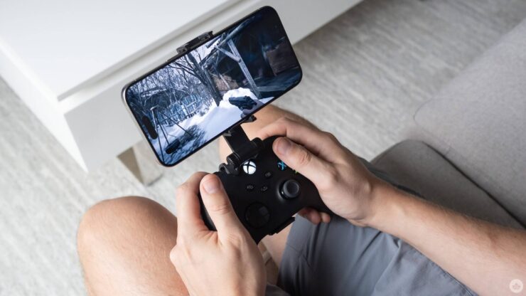 Какой Айфон лучше для игр. Играть в Resident Evil Village на iPhone 15 Pro удобнее всего с геймпадом. Источник: mobilesyrup.com. Фото.