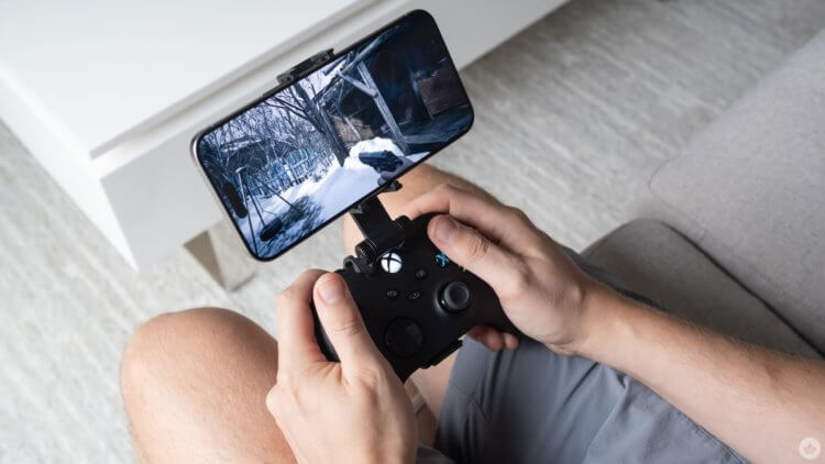 Какой Айфон лучше для игр. Играть в Resident Evil Village на iPhone 15 Pro удобнее всего с геймпадом. Источник: mobilesyrup.com. Какой Айфон лучше для игр. Играть в Resident Evil Village на iPhone 15 Pro удобнее всего с геймпадом. Источник: mobilesyrup.com. Фото.