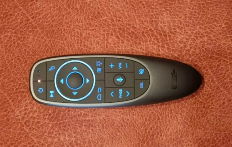 Пульт для Android TV с голосовым управлением. Версия с подсветкой стоит дороже, чем без. Пульт для Android TV с голосовым управлением. Версия с подсветкой стоит дороже, чем без. Фото.