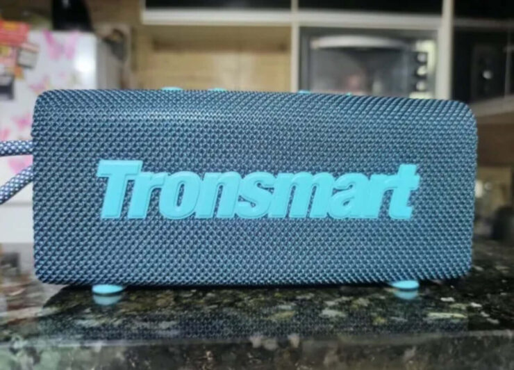 Беспроводная колонка с защитой от воды. Эту колонку еще попробуйте утопить. Беспроводная колонка с защитой от воды. Эту колонку еще попробуйте утопить. Фото.