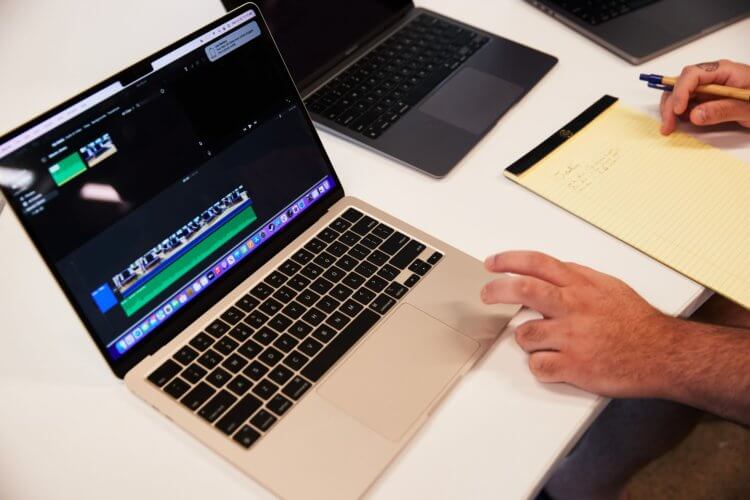 Когда выйдет MacBook Air M3. MacBook Air 13 обновится впервые за почти 2 года. Изображение: popularmechanics.com. Когда выйдет MacBook Air M3. MacBook Air 13 обновится впервые за почти 2 года. Изображение: popularmechanics.com. Фото.