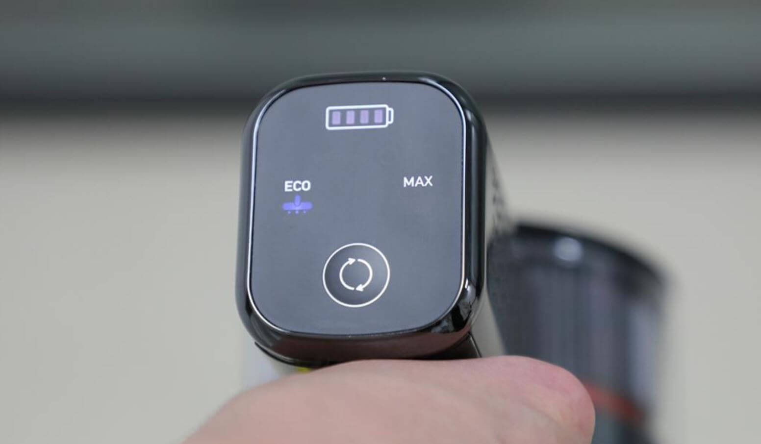 Удобный пылесос без провода. Управлять Redkey P9 очень просто при помощи клавиш на верхней стороне рукоятки. Удобный пылесос без провода. Управлять Redkey P9 очень просто при помощи клавиш на верхней стороне рукоятки. Фото.