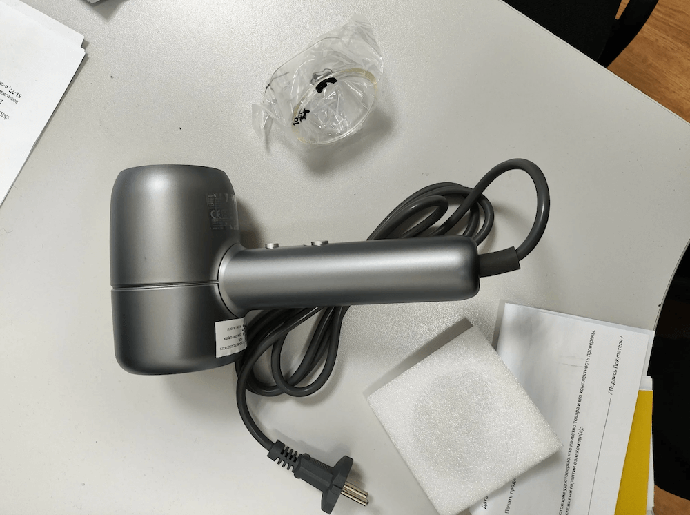 Недорогой красивый фен на Новый год. Сколько стоит хороший фен? У Deerma — 1000 рублей. Фото.