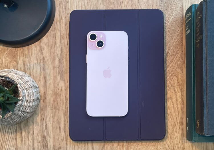 Разрешение камеры в iPhone 15 Plus. Камеры в iPhone 15 Plus, как и в его предшественнике, расположены по диагонали. Изображение: macworld.com. Разрешение камеры в iPhone 15 Plus. Камеры в iPhone 15 Plus, как и в его предшественнике, расположены по диагонали. Изображение: macworld.com. Фото.