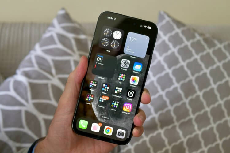 Какой Айфон лучше держит зарядку. Об автономности iPhone 15 Plus вы можете не переживать. Изображение: digitaltrends.com. Какой Айфон лучше держит зарядку. Об автономности iPhone 15 Plus вы можете не переживать. Изображение: digitaltrends.com. Фото.