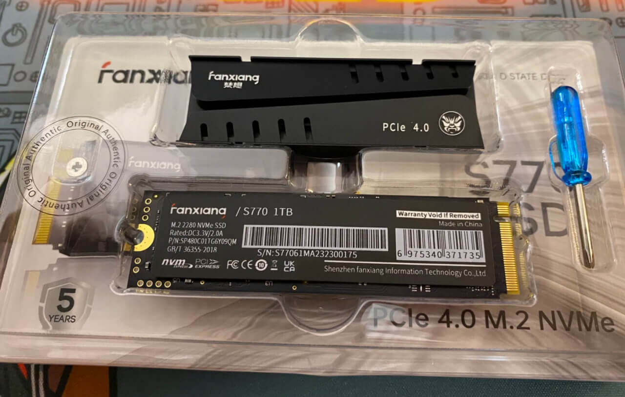 Как добавить память PlayStation 5. В продаже есть версии на 1 и 2 ТБ. Старшая — самая выгодная. Фото.