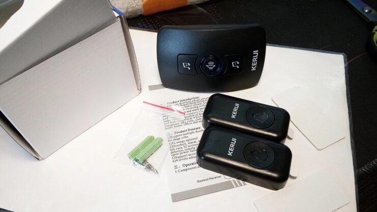 Беспроводной звонок на батарейках. Этот звонок можно разместить даже на улице в частном доме. Фото.