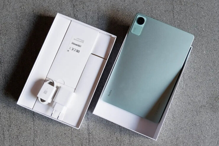 Хороший недорогой планшет на Андроиде. В дизайне Redmi Pad SE легко угадывается фирменный стиль Xiaomi. Изображение: vb.by. Хороший недорогой планшет на Андроиде. В дизайне Redmi Pad SE легко угадывается фирменный стиль Xiaomi. Изображение: vb.by. Фото.