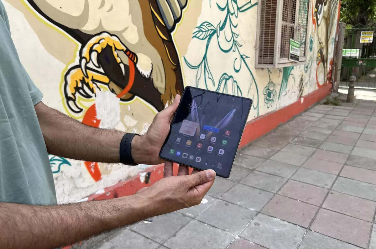 Самый дешевый складной смартфон. Попробуйте найти складной смартфон дешевле. Фото: Business Insider India. Фото.