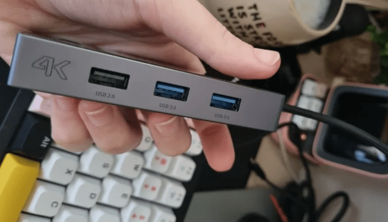 Как подключить SD-карту к iPhone. Этот хаб позволяет подключать к iPhone даже SD-карты. Фото.