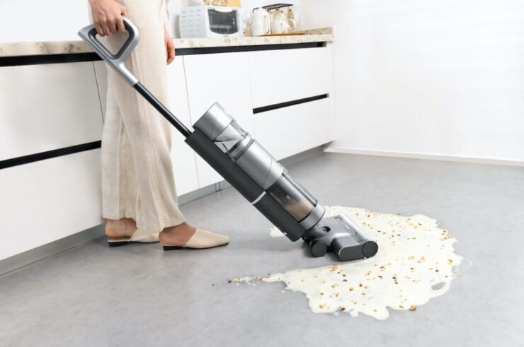 Беспроводной пылесос с самоочисткой. Dreame H11 Max выглядит очень громоздко. Изображение: xiaomi-on.ru. Беспроводной пылесос с самоочисткой. Dreame H11 Max выглядит очень громоздко. Изображение: xiaomi-on.ru. Фото.