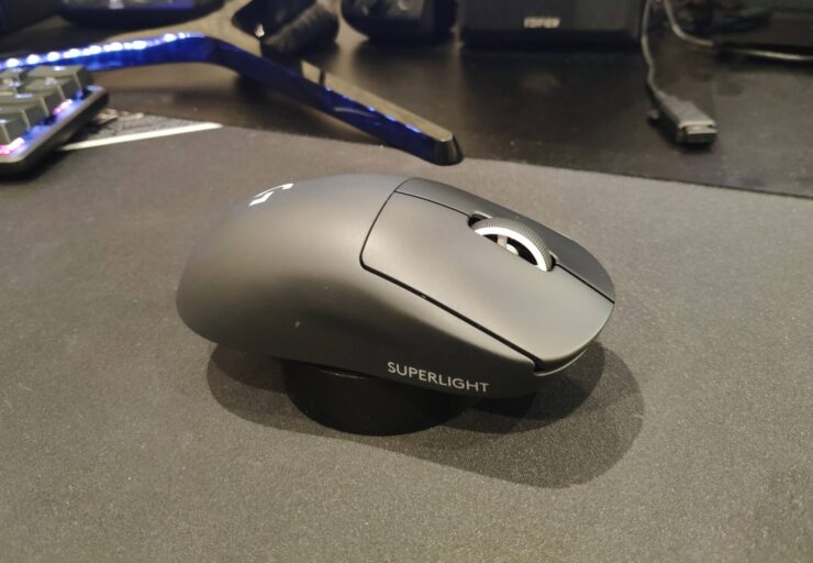 Беспроводная игровая мышь. Мышь получила несколько программируемых клавиш. Изображение: onlinetrade.ru. Фото.