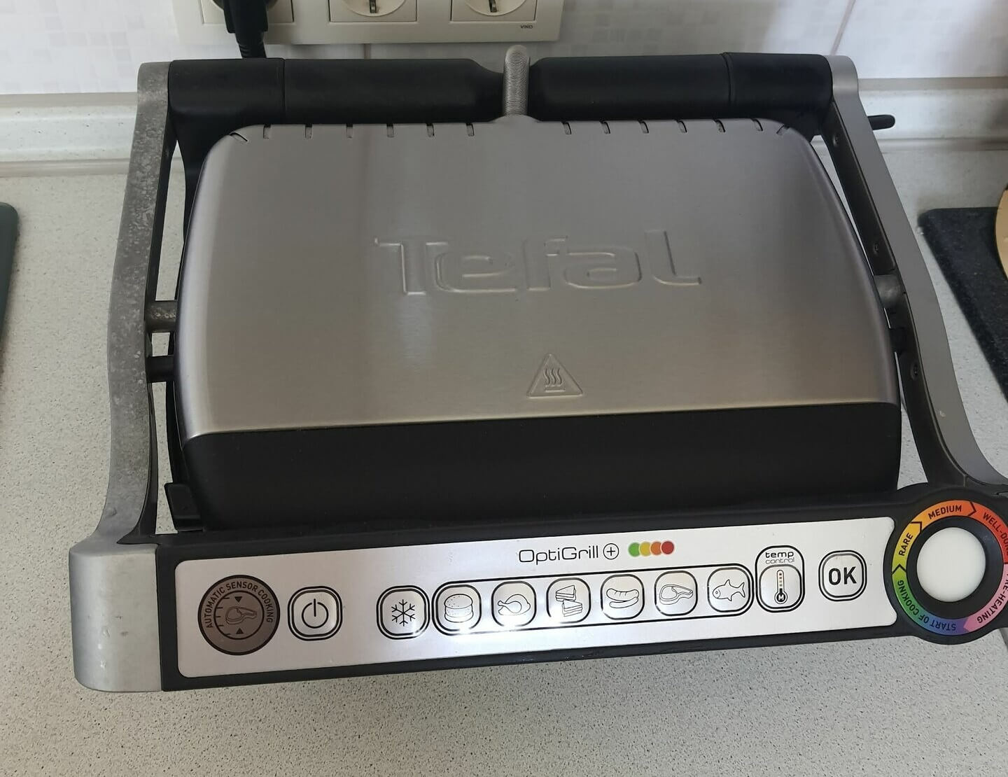 Электрический гриль для дома. Пользуюсь таким грилем уже несколько лет и не могу нарадоваться на простоту использования и качество приготовления. Фото.