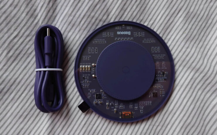 Беспроводная зарядка MagSafe для iPhone. Это ЗУ обеспечит самую быструю зарядку вашего iPhone. Беспроводная зарядка MagSafe для iPhone. Это ЗУ обеспечит самую быструю зарядку вашего iPhone. Фото.