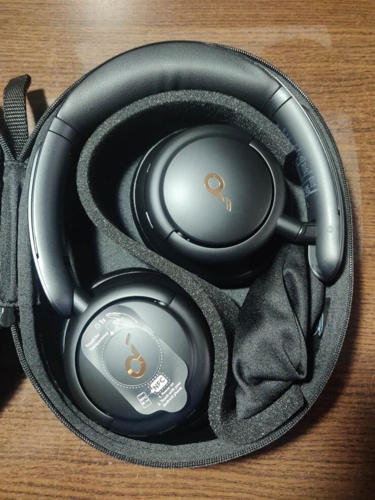 Беспроводные Bluetooth наушники. В комплекте с наушниками идет специальный кейс для переноски. Беспроводные Bluetooth наушники. В комплекте с наушниками идет специальный кейс для переноски. Фото.