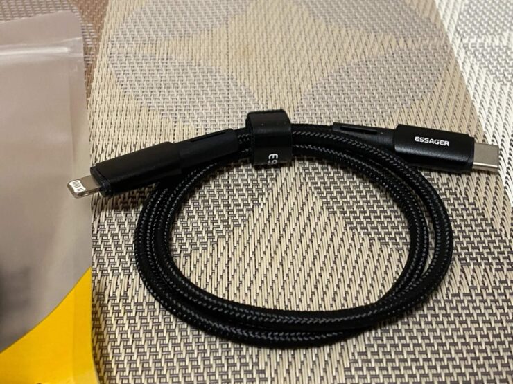 Провод для зарядки Айфона. Такой кабель, в отличие от комплектного, прослужит намного дольше. Провод для зарядки Айфона. Такой кабель, в отличие от комплектного, прослужит намного дольше. Фото.