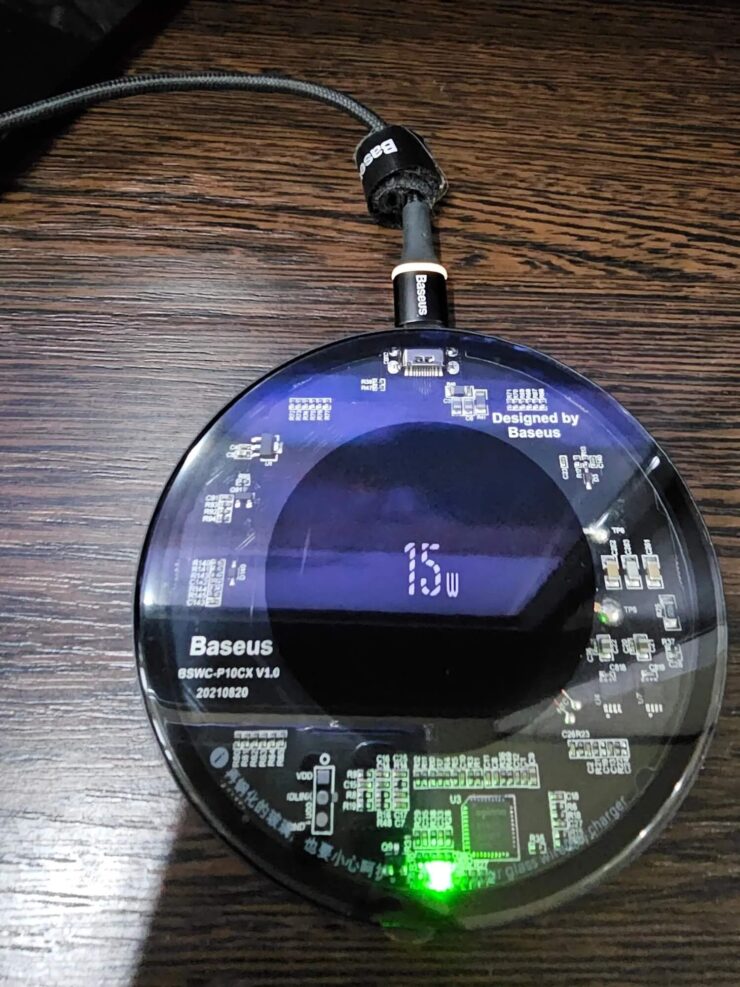 Какая беспроводная зарядка лучше. Выбирайте зарядку с прозрачной верхней панелью. Смотрится она действительно прикольно. Какая беспроводная зарядка лучше. Выбирайте зарядку с прозрачной верхней панелью. Смотрится она действительно прикольно. Фото.