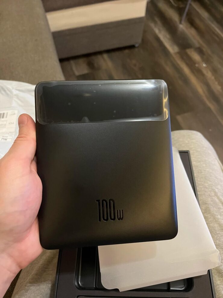 Внешний аккумулятор с быстрой зарядкой. Быстрая зарядка всех гаджетов вам обеспечена. Внешний аккумулятор с быстрой зарядкой. Быстрая зарядка всех гаджетов вам обеспечена. Фото.