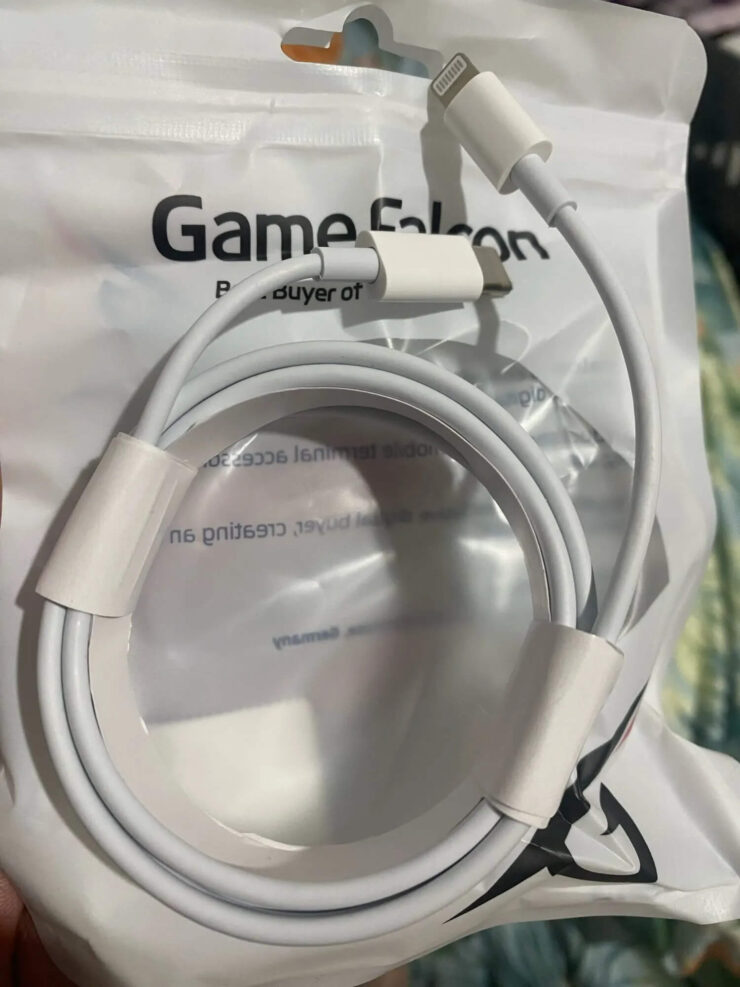 Провод для зарядки Айфона. Вот таким кабелем вы легко зарядите Айфон на хорошей скорости. Провод для зарядки Айфона. Вот таким кабелем вы легко зарядите Айфон на хорошей скорости. Фото.