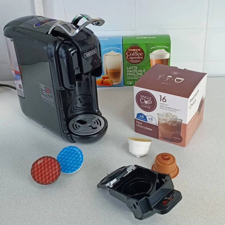 Кофемашина капсульного типа. С этой кофемашиной можно использовать все самые популярные капсулы и обычный молотый кофе. Кофемашина капсульного типа. С этой кофемашиной можно использовать все самые популярные капсулы и обычный молотый кофе. Фото.