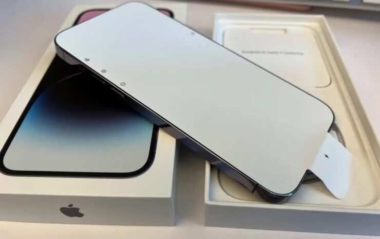 Есть ли в России проблемы с активацией iPhone. Гарантия Apple начинает действовать с момента активации Айфона. Но ритейлеры из России все равно предоставляют свою, поэтому вы ничего не теряете. Фото.