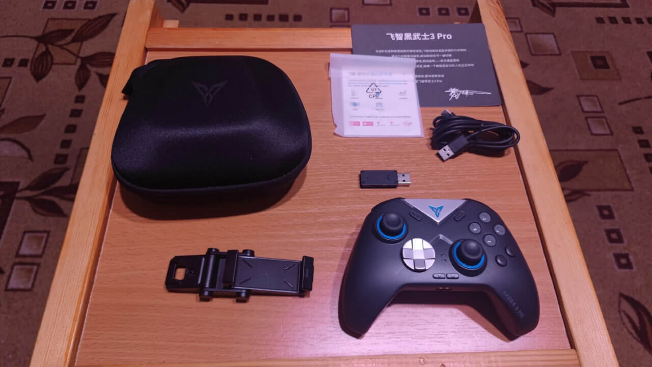 Какой геймпад выбрать для игр. Этот геймпад совместим с любыми устройствами с блютуз. Фото.