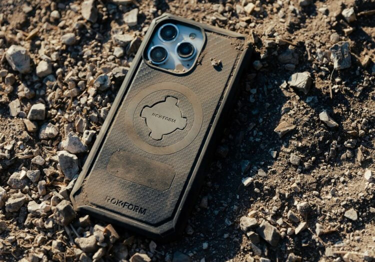 Какой недорогой противоударный чехол для Айфона купить. Лучшие аксессуары, которые сделают смартфон неуязвимым. Фото.