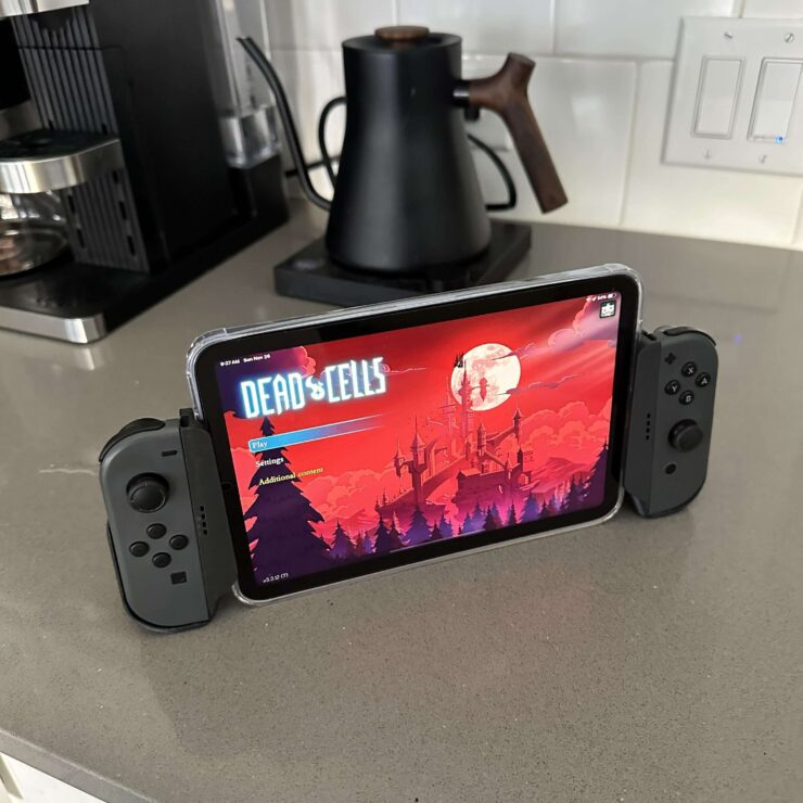 Размер экрана в iPad. iPad mini с прикрепленными к нему контроллерами очень похож на портативную консоль. Изображение: reddit.com. Размер экрана в iPad. iPad mini с прикрепленными к нему контроллерами очень похож на портативную консоль. Изображение: reddit.com. Фото.