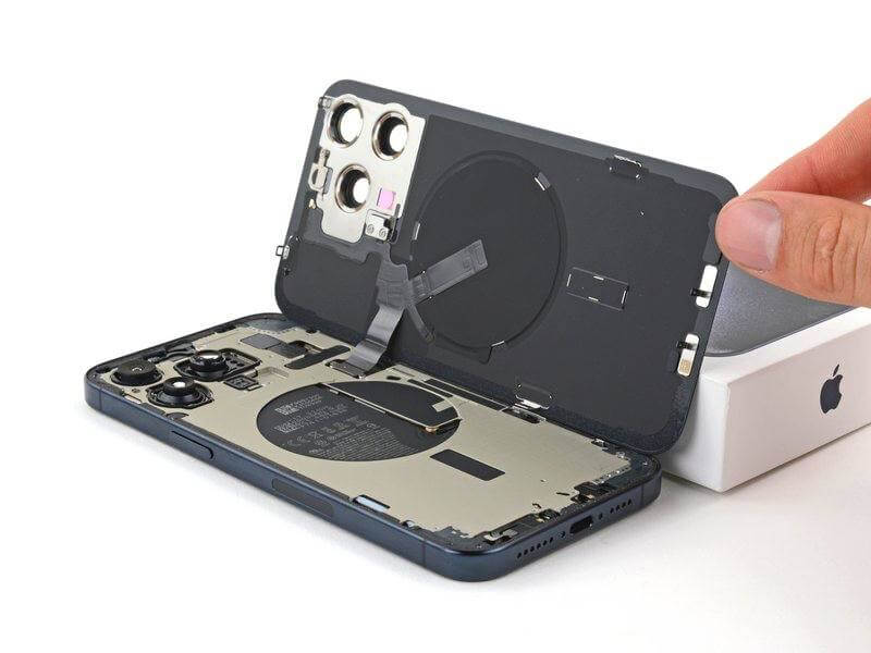 Где починить Айфон. Теперь заднее стекло легко снимается и у «прошек». Фото.