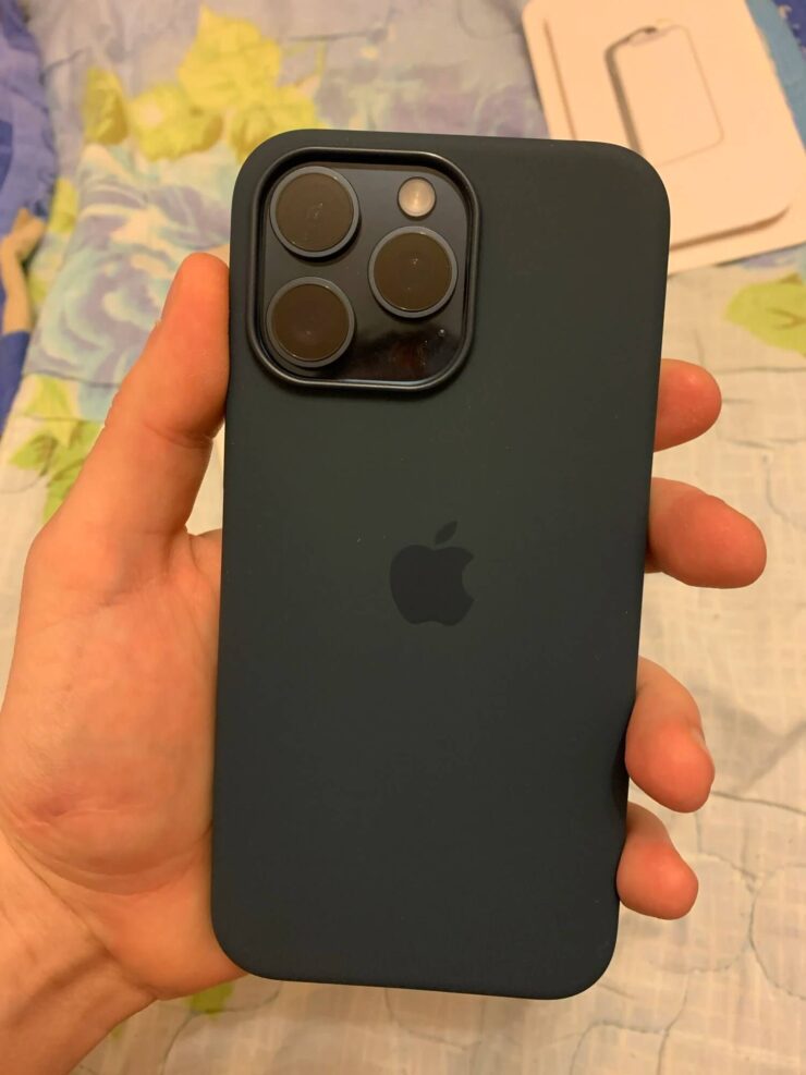 Силиконовый чехол на Айфон. На выбор есть много разных цветов. Фото.