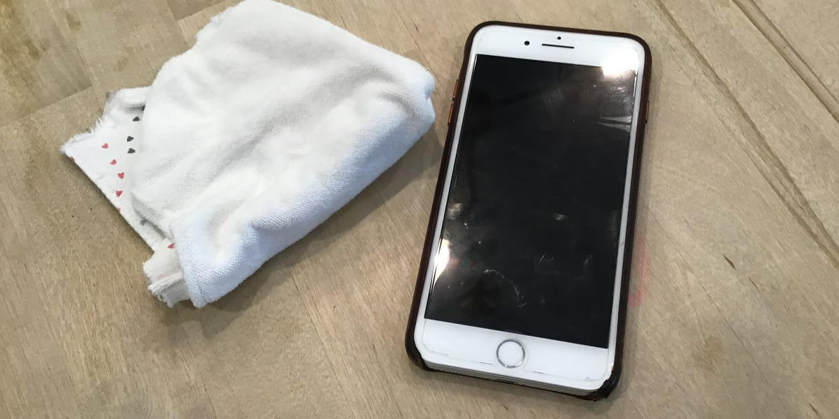 Почему нельзя протирать экран бумажными салфетками. Фото.